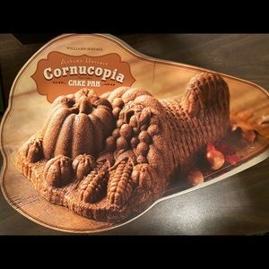 Collectible Williams Sonoma NordicWare cornucopia cake pan